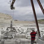 Работа по добыче камня